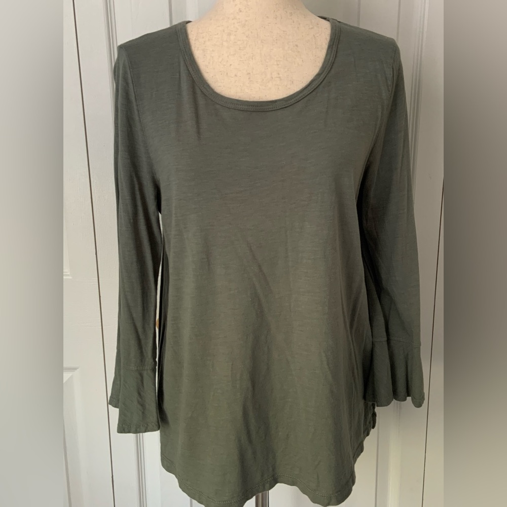 T.La top with bell sleeves